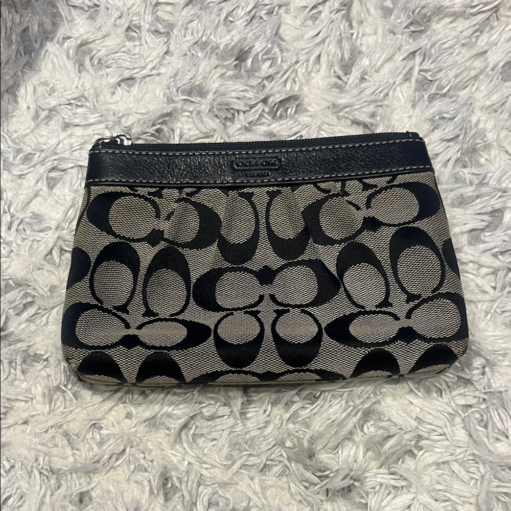 COACH SIGNATURE POUCH